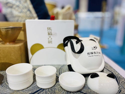 大文創(chuàng)引領(lǐng)新文旅 三千余件特色產(chǎn)品點(diǎn)亮文創(chuàng)大會(huì)，激發(fā)文藝創(chuàng)作無(wú)限活力